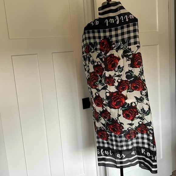 Clever carriage company  💯 silk scarf 46”x 46” nwot beautiful as a rose - Picture 10 of 15